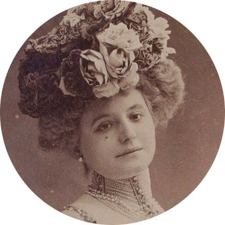 Atelier Nadar, Portrait en pied de Mlle Angèle Delinière (détail) - BnF/Gallica