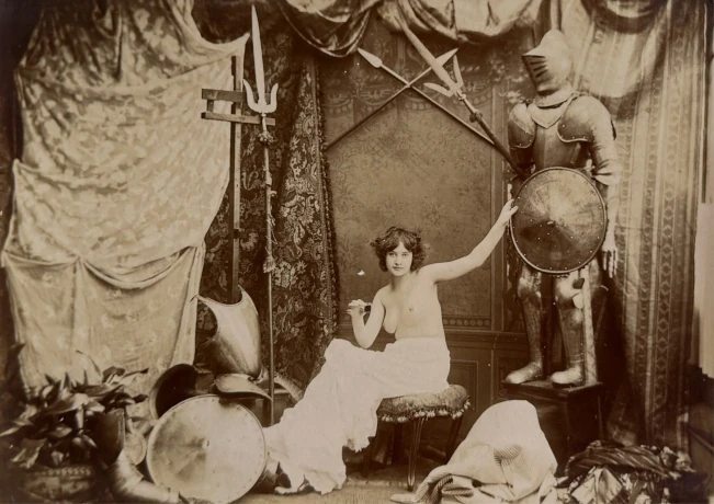 Leurs Caprices - Les Armures - J. M. Cañellas, photographe présumé